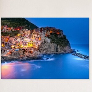 Manarola, Cinque Terre, pintoresco puerto italiano, foto del atardecer de Manarola, luces de la ciudad de Manarola, impresiones en lienzo, metal o cartón pluma.
