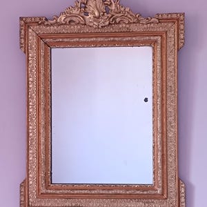 Miroir mural doré a fronton époque art nouveau 79 X 57 cm