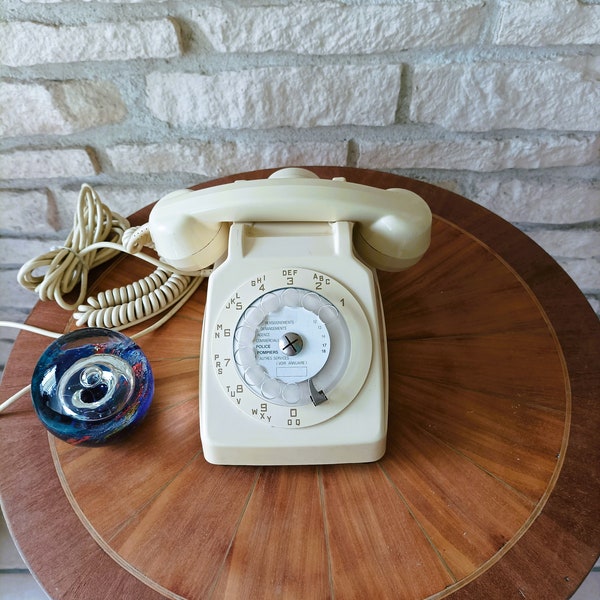 Téléphone a cadran Socotel S63 de couleur beige