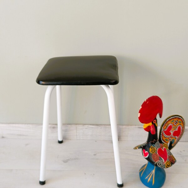 Tabouret soudexvinyl en skaï relooké