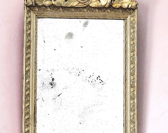 Miroir ancien cadre doré avec fronton 50 X 33 cm