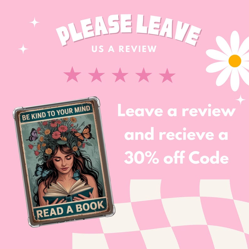 以下が含まれることがあります： 「PLEASE LEAVE US A REVIEW」というテキストが入ったピンク色の背景。画像には、本を読む女性が描かれた金属製の看板があり、「BE KIND TO YOUR MIND」と「READ A BOOK」というテキストが入っています。ピンクの星とデイジーもあります。
