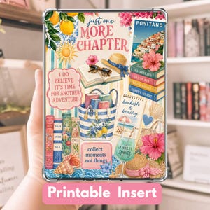 Op de afbeelding: Een kleurrijke printbare inlegger met een reis- en leesthema. Het ontwerp bevat illustraties van boeken, een strohoed, zonnebrillen en een strandscène. Tekst bevat "just one MORE CHAPTER" en "Printable Insert".