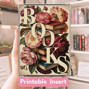 以下が含まれることがあります： 大きな文字で「BOOKS」と書かれた、花柄のデザインの透明なケース。ピンク、赤、クリーム色の花に囲まれた本の山が描かれています。「Printable Insert」の文字が下部にあります。