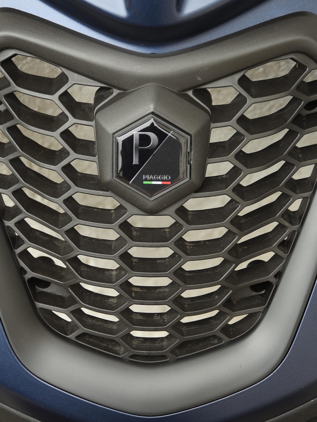 Piaggio Emblem Logo Stickers Including Holder in 3D, 48 X 42 Mm ...