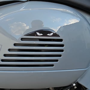 Vespa Cascade Sticker Logo Emblem – Front Mount, Plastic, VE-216