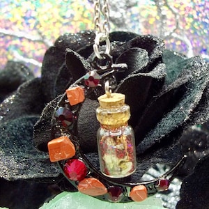 Lilith maanketting, Lilith-ketting, Lilith-hanger, ketting heidense godin