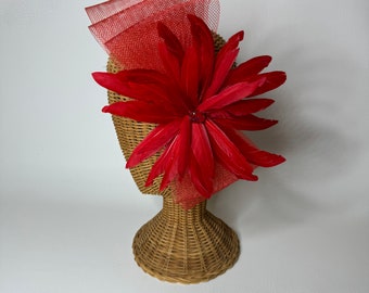 SS74 Lazo de crinolina roja con plumas falsas Fascinator, Tea Party, Kentucky derby, Ocasión especial, Sombrero de boda de la Copa de Oro de Virginia