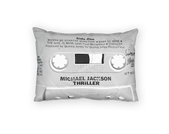 Fronha com estampa de fita cassete do filme Thriller | Decoração retrô musical