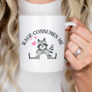 Mug Rage Consumes Me Raccoon - Cadeau drôle et sarcastique d'épuisement professionnel image 4
