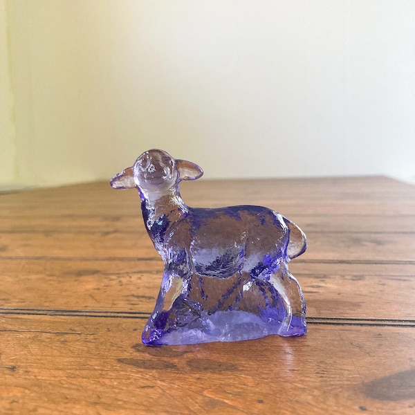 Fenton Uranium Glass Lilac Lamb Figurine 2005. Collectible Purple Fenton Sheep.