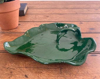 Plato de baratija de hoja verde. Plato de cerámica vintage. Decoración de primavera. Plato de anillo de hoja. Vajilla vintage. Cerámica vidriada vintage. Cocina de hoja de cerámica