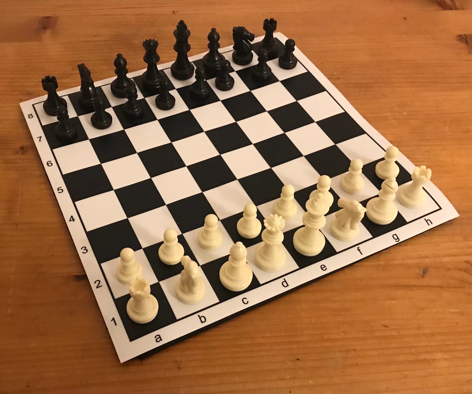 Chess Board, Travel Portable Chessboard, Flexible to Rigid