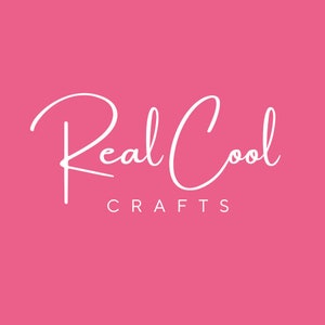 K&ouml;nnte beinhalten: Wei&szlig;er Text auf rosa Hintergrund mit der Aufschrift "Real Cool Crafts".