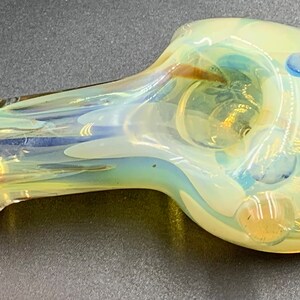 Color changing gold and silver fume glass pipe