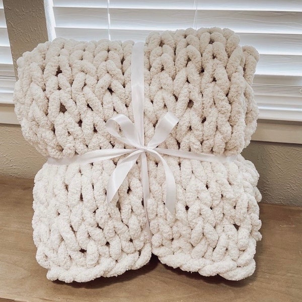 Handcrafted chunky blanket   (Made to order)