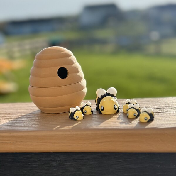 Bee Fidget Toy - Bee Desk Decoration - 3D Printed Bee and Hive or Flower
