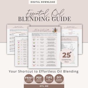 Könnte beinhalten: Digitaler Download eines Leitfadens zum Mischen ätherischer Öle. Der Leitfaden enthält Rezepte, Paarungsanleitungen und Arbeitsblätter. Das Cover zeigt den Text "Essential Oil Blending Guide" in eleganter Schrift, mit zusätzlichem Text und Symbolen.