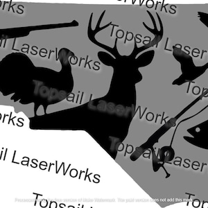 Może przedstawiać: Szary kształt stanu Północna Karolina, z motywami myśliwskimi i wędkarskimi. Zawiera karabin, indyka, jelenia, kaczki, wędkę i rybę. Tekst "Topsail LaserWorks" powtarza się na całym obrazie.