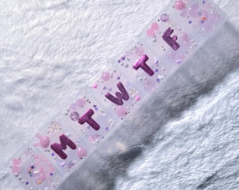 Handmade Y2K Decoden Pill Box – 7 Compartment Pink Kawaii Meds Case