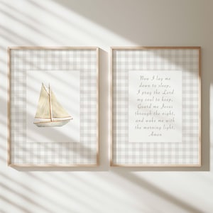 Conjunto de 2 peças para berçário cristão, oração para a hora de dormir para impressão, decoração náutica para quarto de bebê, pôster de veleiro para menino, arte de parede Gingham Cottagecore