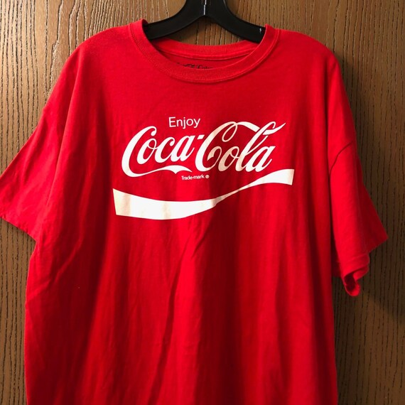 Vintage Coca-Cola Logo Tee - Classic Red Collecti… - image 3