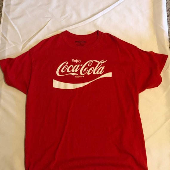 Vintage Coca-Cola Logo Tee - Classic Red Collecti… - image 2