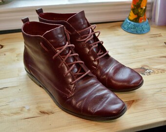 Vintage 80s Burgundy Leather Granny Ankle Boots - Lace-Up Pixie Boots