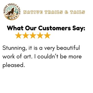 Puede incluir: La imagen presenta el logotipo de Native Trails & Tails con una silueta de lobo. El texto dice "What Our Customers Say:" seguido de cinco estrellas doradas. Una rese&ntilde;a de cliente dice: "Stunning, it is a very beautiful work of art."