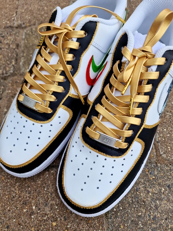 リアルな手描きの車が描かれたカスタム ナイキ AF1 スニーカー