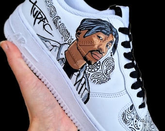 Handmålade Nike Air Force 1-sneakers med din favoritsångare och sångtext - Personliga skor för musikälskare - Tupac, Sidhu
