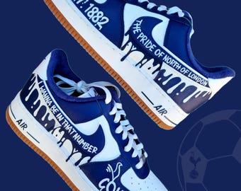 Tottenham Hotspur FC Anpassade Handmålade Nike Sneakers, Spurs Fotbollsfanskor, Personlig Gåva till Fotbollsfans, Anpassad Nike AF1