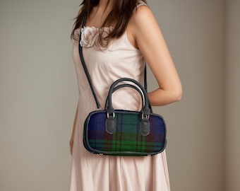 Bolsa xadrez azul marinho com alça superior