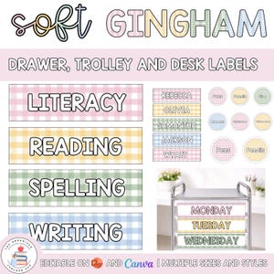 Può includere: Un set di etichette a quadretti vichy morbidi per cassetti, carrelli e scrivanie con motivi a scacchi pastello in rosa, giallo, verde e blu. Le etichette includono testi come LITERACY, READING, SPELLING, WRITING, nomi e giorni della settimana.