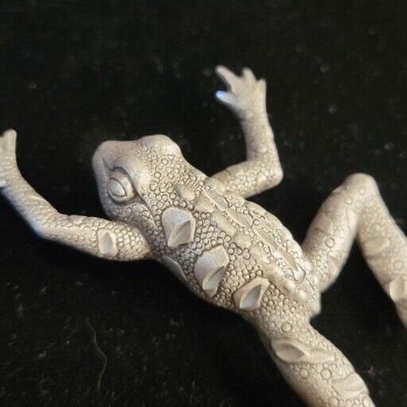 Huge Climbing Frog JJ Signed Silvertone vintage 4… - image 2