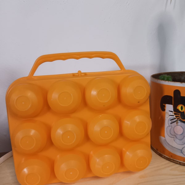 Boite à oeufs vintage orange en plastique