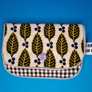 Porte-cartes OPHELIA - Collection COQUILLAGES et CRUSTACES - Modèle  "Black leaves and vichy"