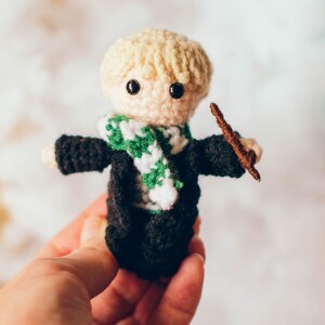 Patrón de crochet para el niño mago enemigo (PDF)