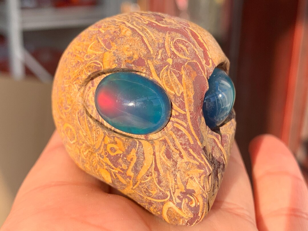 Wood Grain Stone Crystal Carved Alien Heads, Unique Crystal Alien ...