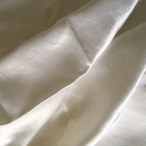 Vintage Satin Silk - off white - W 120cm x 180cm