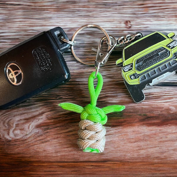 Handmade Baby Yoda/Grogu paracord keychain