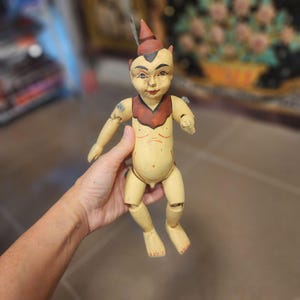 ビルマの少年人形（トップノットの角付き） - 伝統的なスタイルの木製人形 - 10インチの手彫りマリオネット