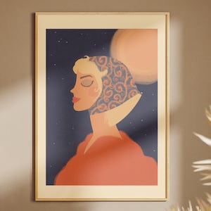 Verträumte Retro-Nacht – Porträt im Stil der 60er Jahre einer jungen Frau mit Schal, geschlossenen Augen, lächelnd unter einem Sternenhimmel und einem orangefarbenen Vollmond