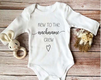 Baby / Baby Body / Personalisiert / Geschenk / Geburt / Geburtstag / mit Motiv / Name / Body New to The Crew  / Schwangerschaft verkünden