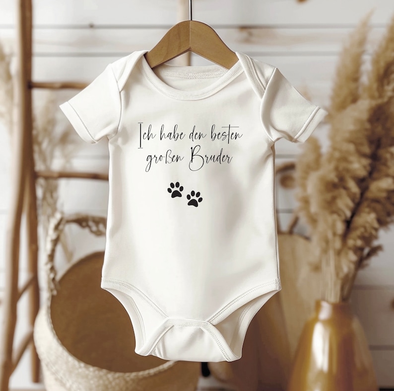 Baby / Baby Body / Personalisiert / Geschenk / Geburt / Geburtstag / mit Motiv / Name / Body mit Wunschtext / Schwangerschaft / Hung / Pfote Bild 1