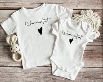 Baby / Baby Body / Personalisiert / Geschenk / Geburt / Geburtstag / Motiv / Name / Tshirt mit Wunschtext / Schwangerschaft / Geschwister