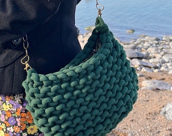Bags, vests, and other accessories handmade with organic fabrics in macrame and crochet