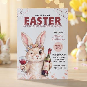 Op de afbeelding: Paasuitnodiging met een aquarel illustratie van een knipogende konijn met een wijnglas en een fles wijn. De tekst luidt "Easter Wine and Cocktail Bash". Bevat evenementdetails.