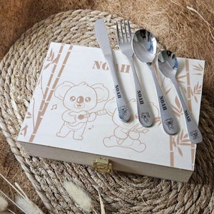 Couverts enfant personnalisés koala avec leur coffret en bois image 1