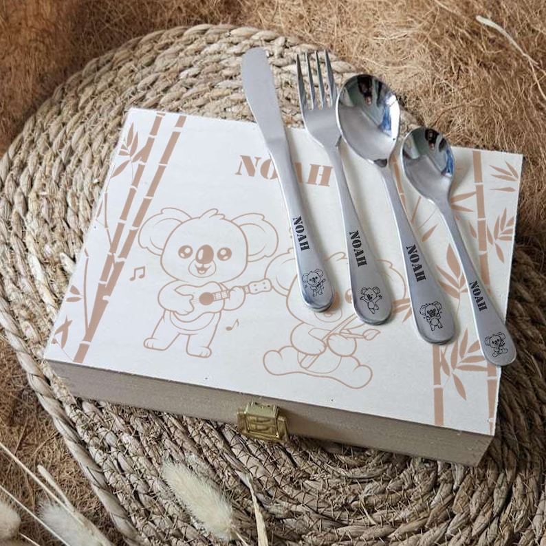 Couverts enfant personnalisés koala avec leur coffret en bois image 1